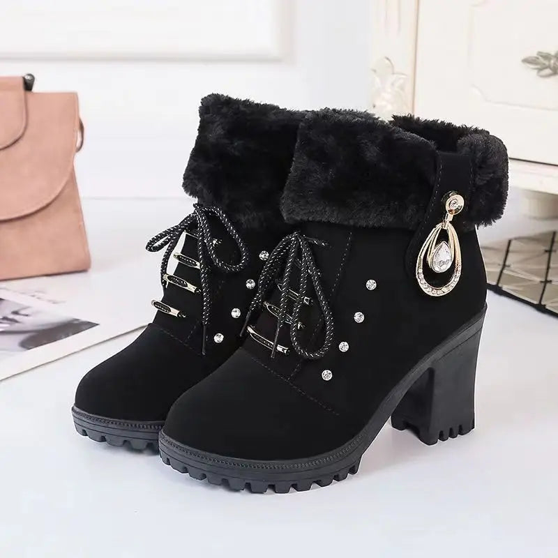 Bota Feminina de Inverno com Pelúcia e Salto Grosso - Louisse