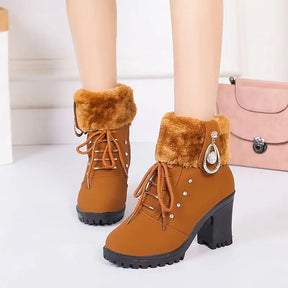 Bota Feminina de Inverno com Pelúcia e Salto Grosso - Louisse