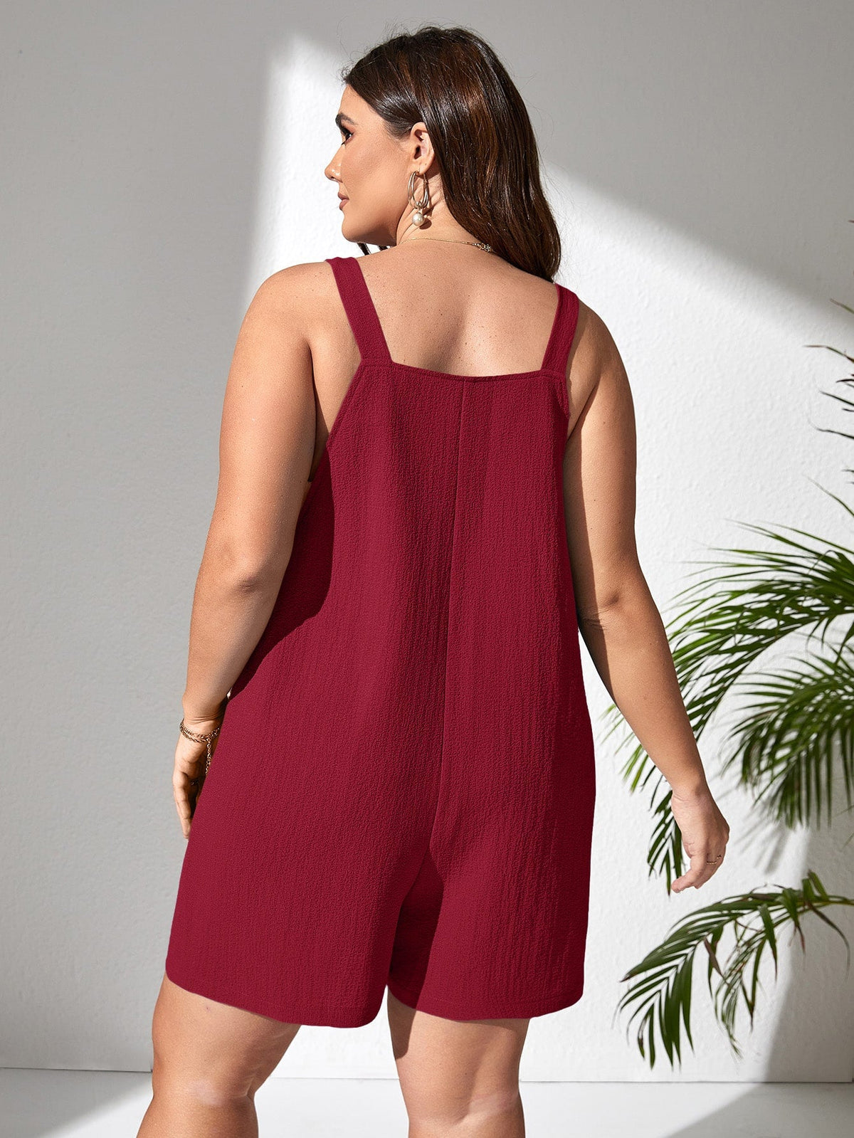 Macacão Feminino Plus Size com Bolso Frontal e Nó nas Alças